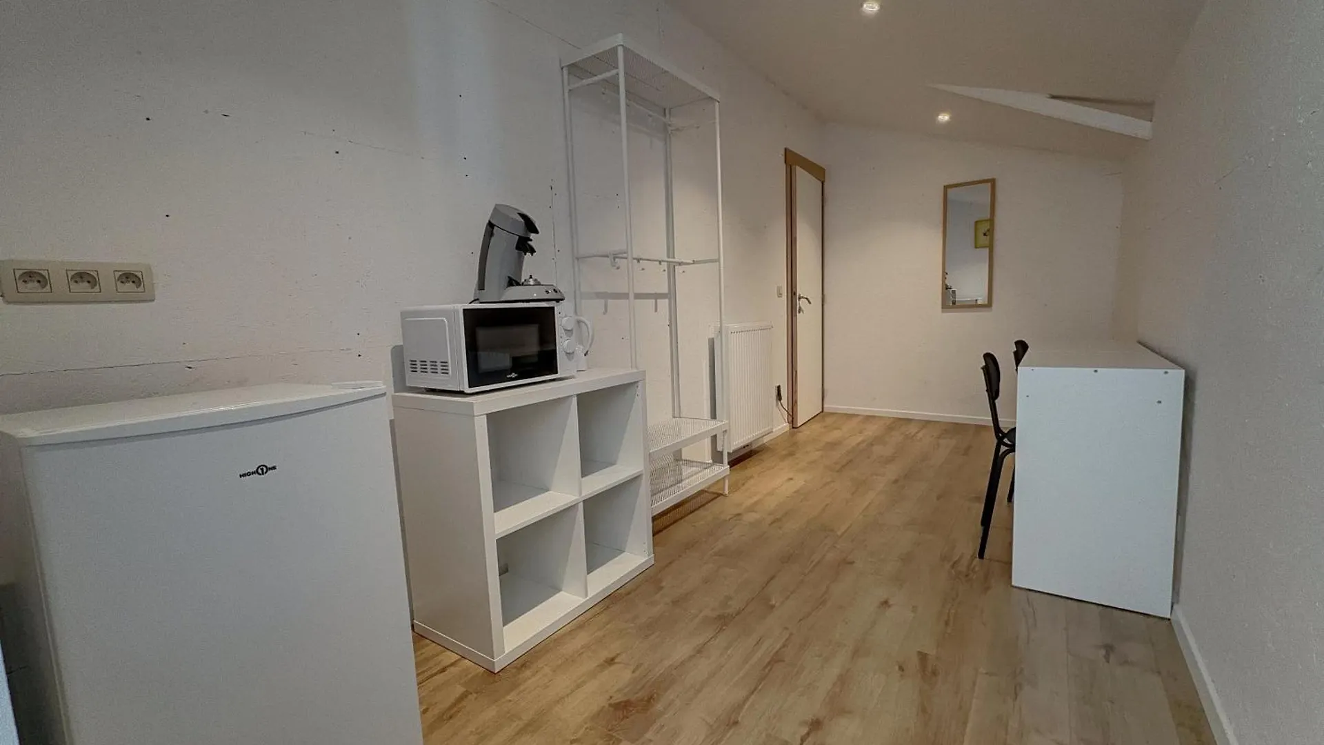 Jean 1B Brussels-Charleroi-Airport Apartment  Charleroi