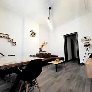 Habitación en casa particular Chambre Pivée En Plein Centre De, Charleroi